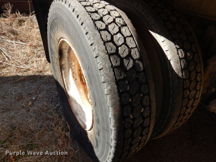 image for item JD9531 1993 Ford LTL9000  water truck