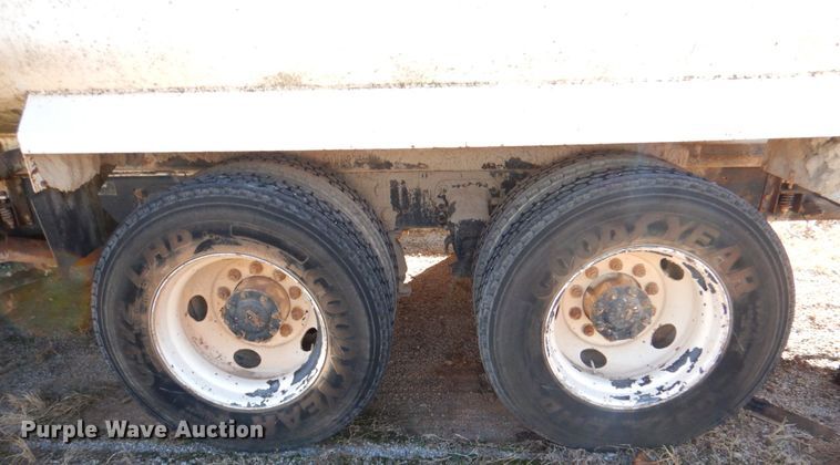 image for item JD9531 1993 Ford LTL9000  water truck