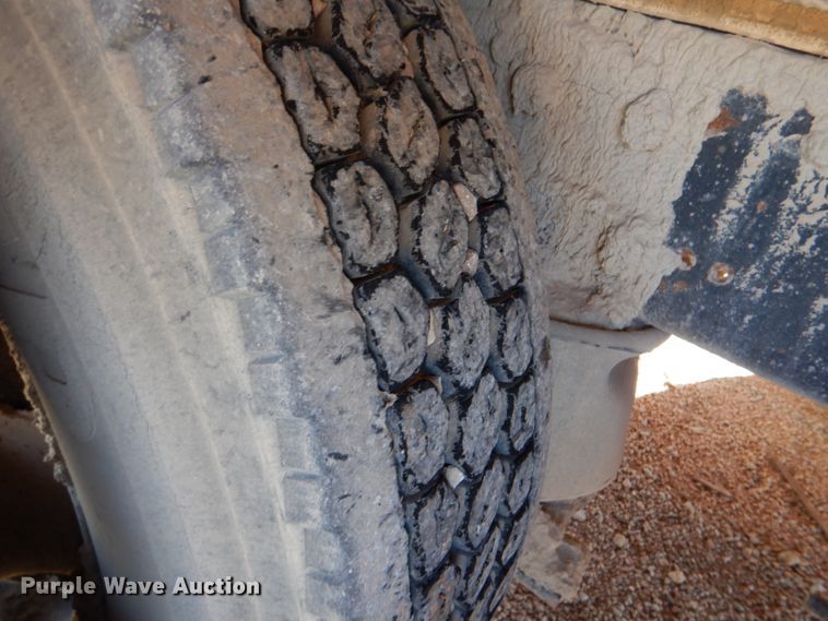 image for item JD9531 1993 Ford LTL9000  water truck