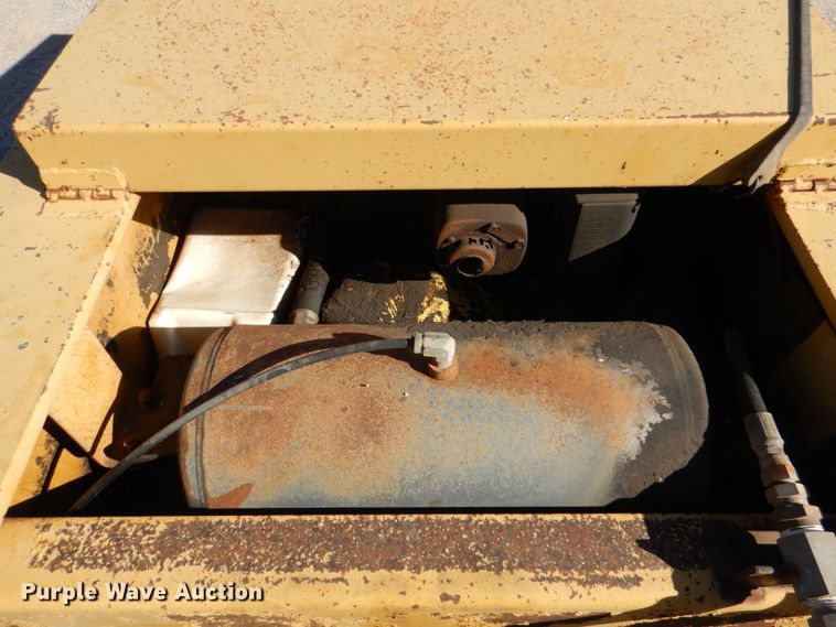 image for item JD9533 1995 Challenger RG-35  lowboy equipment trailer