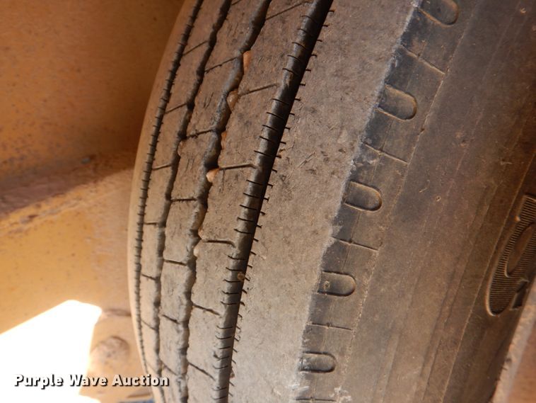 image for item JD9533 1995 Challenger RG-35  lowboy equipment trailer