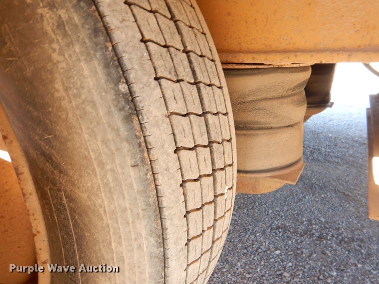 image for item JD9533 1995 Challenger RG-35  lowboy equipment trailer