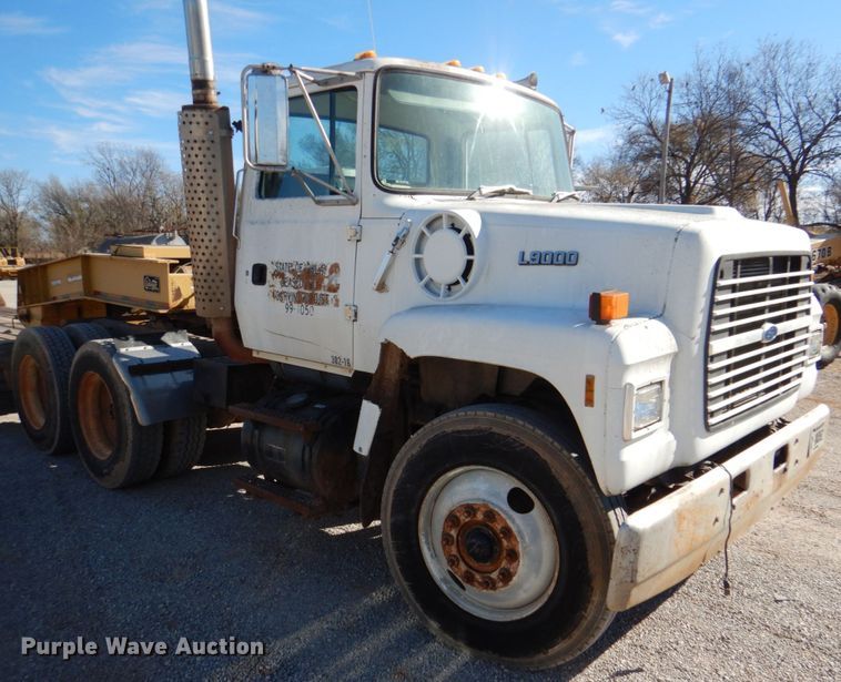 image for item JD9534 1991 Ford LT9000  semi truck