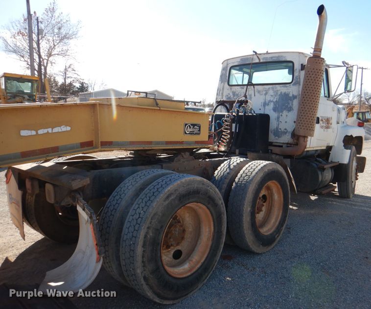image for item JD9534 1991 Ford LT9000  semi truck