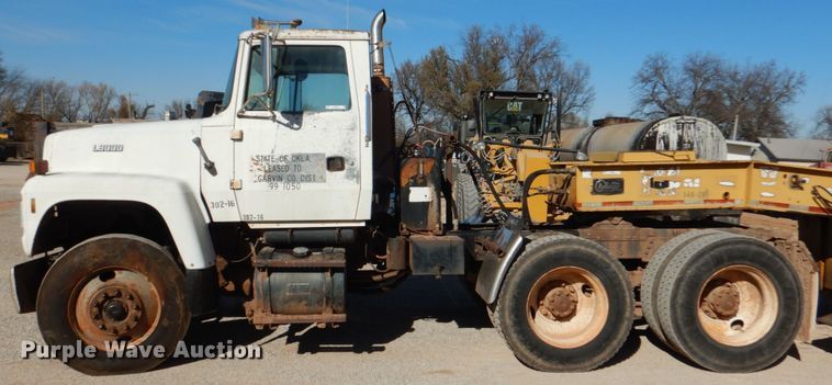 image for item JD9534 1991 Ford LT9000  semi truck