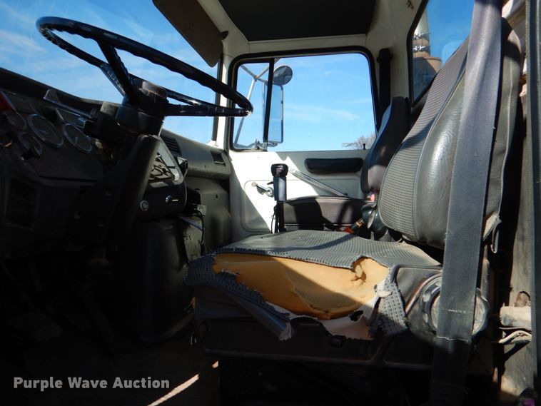 image for item JD9534 1991 Ford LT9000  semi truck