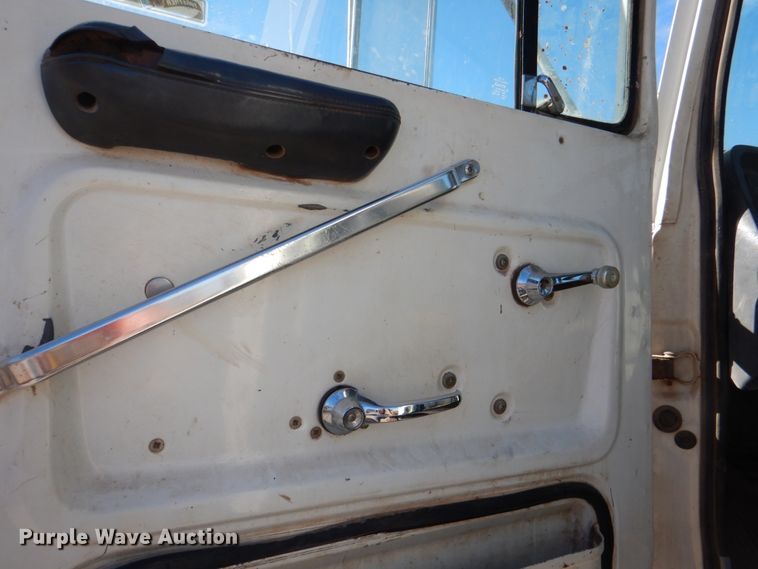 image for item JD9534 1991 Ford LT9000  semi truck