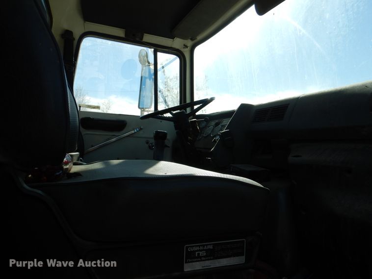 image for item JD9534 1991 Ford LT9000  semi truck