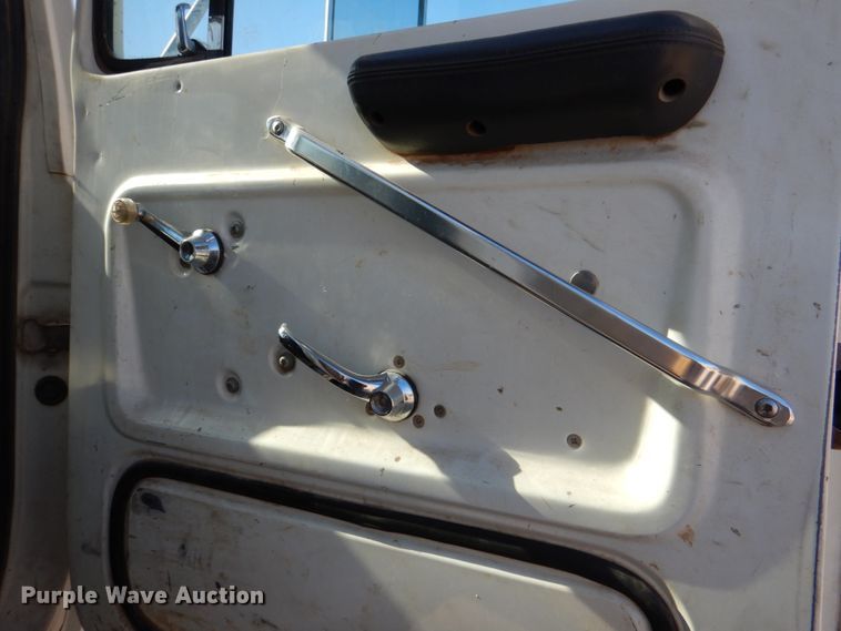 image for item JD9534 1991 Ford LT9000  semi truck