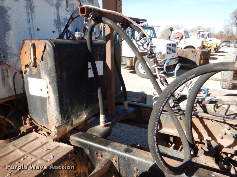 image for item JD9534 1991 Ford LT9000  semi truck