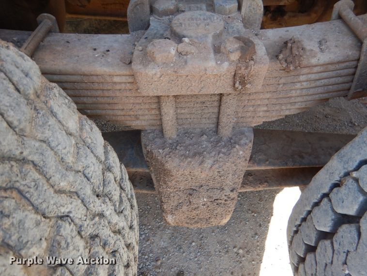 image for item JD9534 1991 Ford LT9000  semi truck