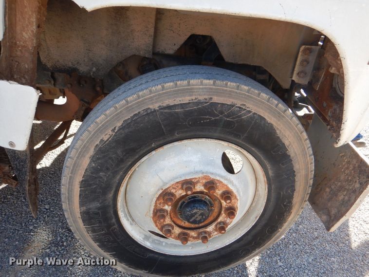 image for item JD9534 1991 Ford LT9000  semi truck