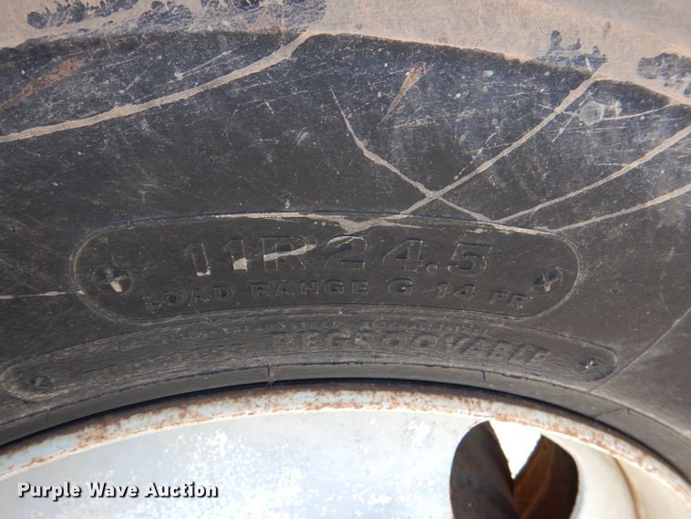 image for item JD9534 1991 Ford LT9000  semi truck