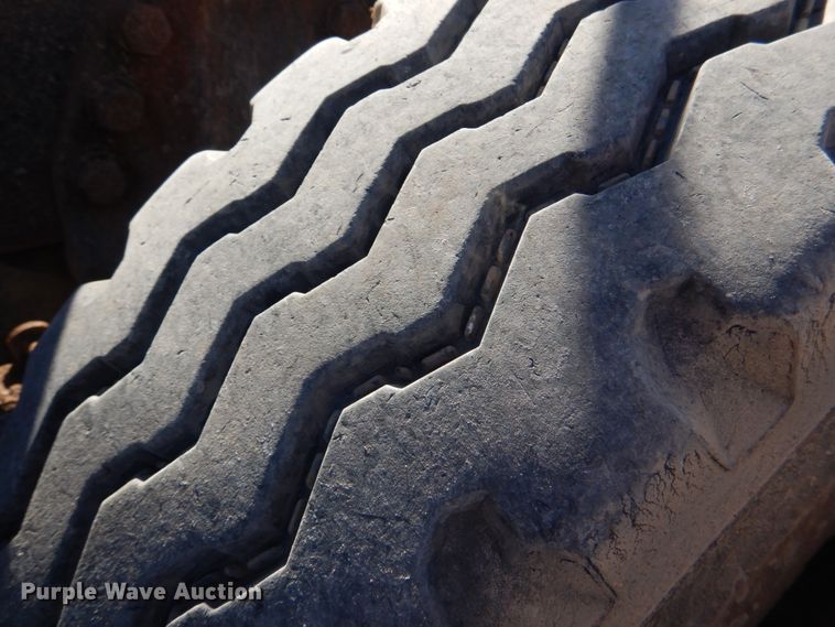 image for item JD9534 1991 Ford LT9000  semi truck