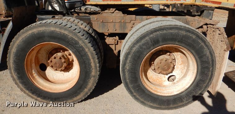 image for item JD9534 1991 Ford LT9000  semi truck