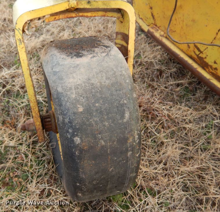 image for item JJ9793 John Deere F1145  lawn mower