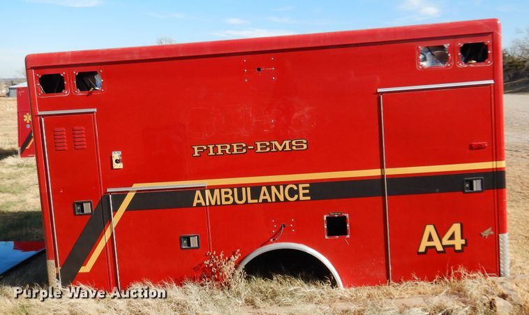 image for item JJ9815 2005 Northwestern  ambulance body