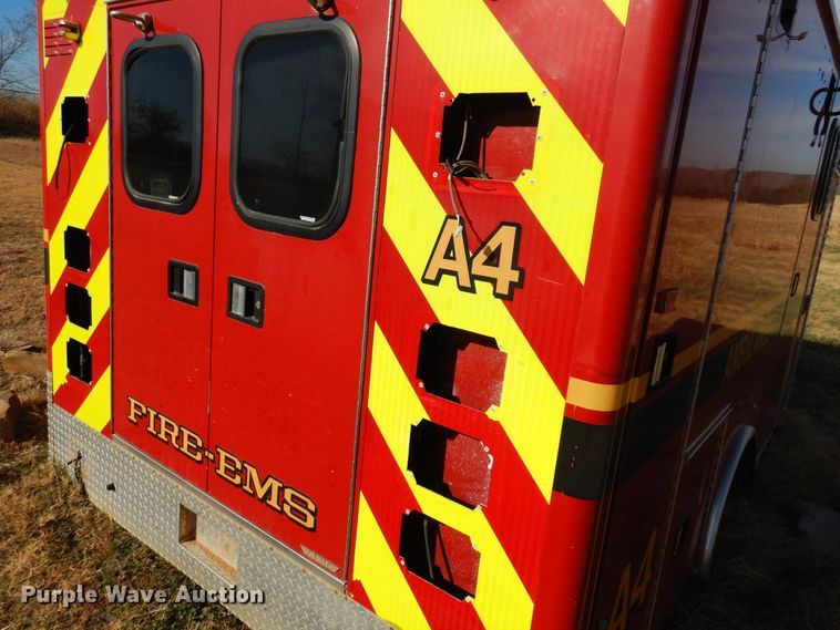 image for item JJ9815 2005 Northwestern  ambulance body
