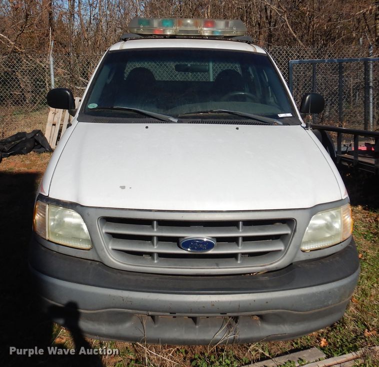 image for item JJ9817 2002 Ford F150  SuperCab pickup truck cab and chassis