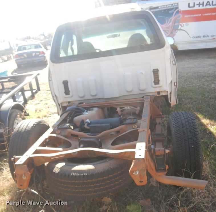 image for item JJ9817 2002 Ford F150  SuperCab pickup truck cab and chassis