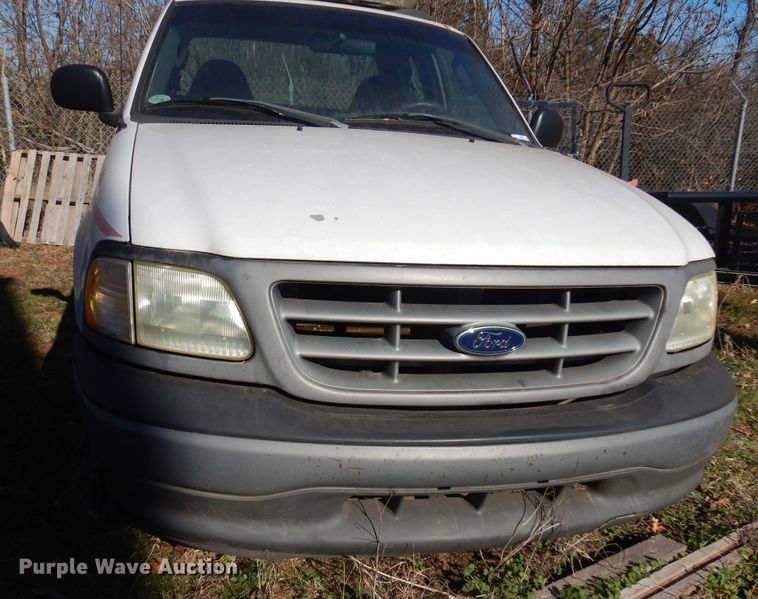 image for item JJ9817 2002 Ford F150  SuperCab pickup truck cab and chassis