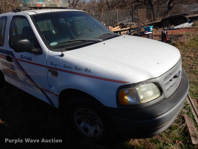 image for item JJ9817 2002 Ford F150  SuperCab pickup truck cab and chassis