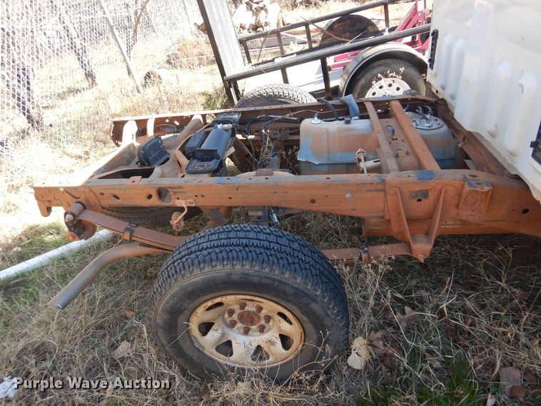 image for item JJ9817 2002 Ford F150  SuperCab pickup truck cab and chassis