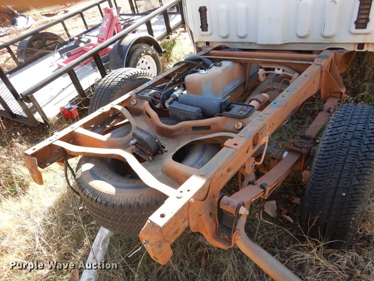 image for item JJ9817 2002 Ford F150  SuperCab pickup truck cab and chassis