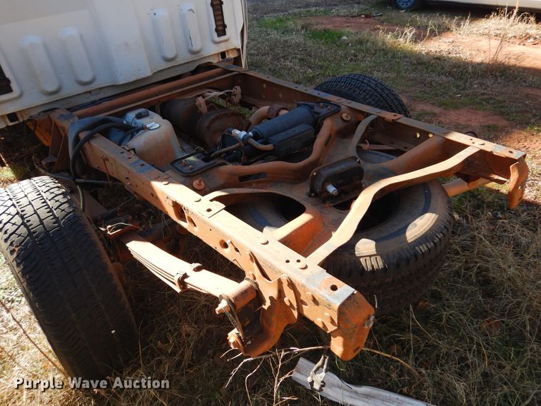 image for item JJ9817 2002 Ford F150  SuperCab pickup truck cab and chassis