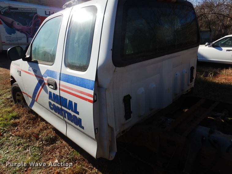 image for item JJ9817 2002 Ford F150  SuperCab pickup truck cab and chassis