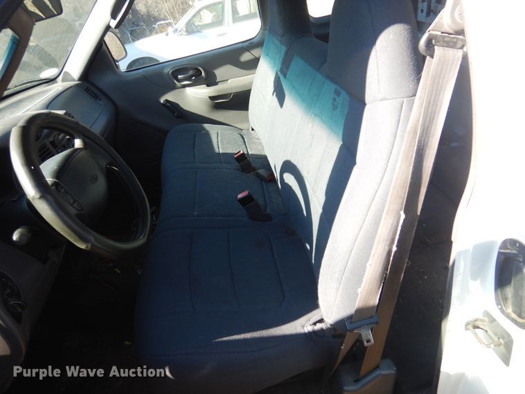 image for item JJ9817 2002 Ford F150  SuperCab pickup truck cab and chassis