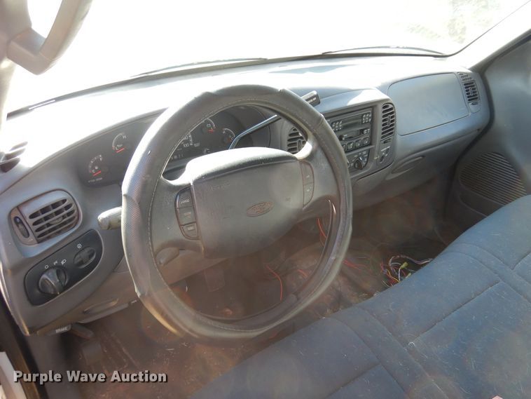 image for item JJ9817 2002 Ford F150  SuperCab pickup truck cab and chassis