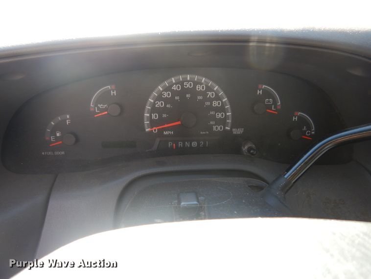 image for item JJ9817 2002 Ford F150  SuperCab pickup truck cab and chassis