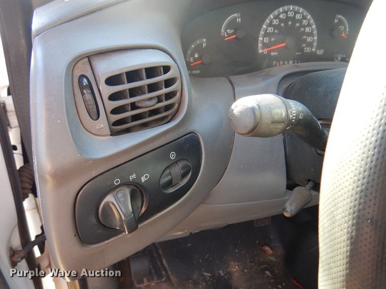 image for item JJ9817 2002 Ford F150  SuperCab pickup truck cab and chassis