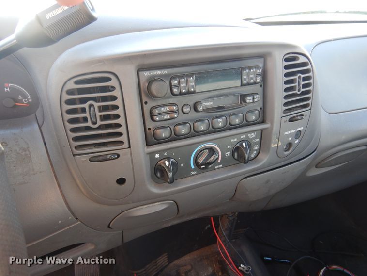 image for item JJ9817 2002 Ford F150  SuperCab pickup truck cab and chassis