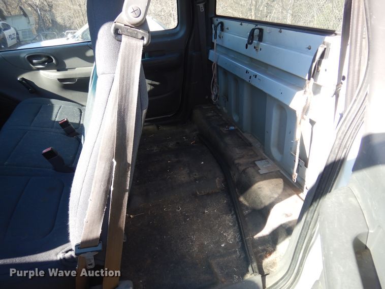 image for item JJ9817 2002 Ford F150  SuperCab pickup truck cab and chassis