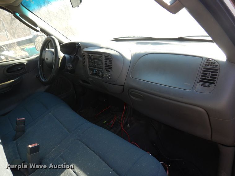 image for item JJ9817 2002 Ford F150  SuperCab pickup truck cab and chassis