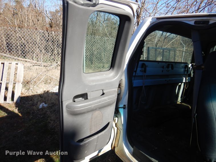 image for item JJ9817 2002 Ford F150  SuperCab pickup truck cab and chassis