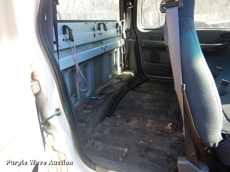 image for item JJ9817 2002 Ford F150  SuperCab pickup truck cab and chassis