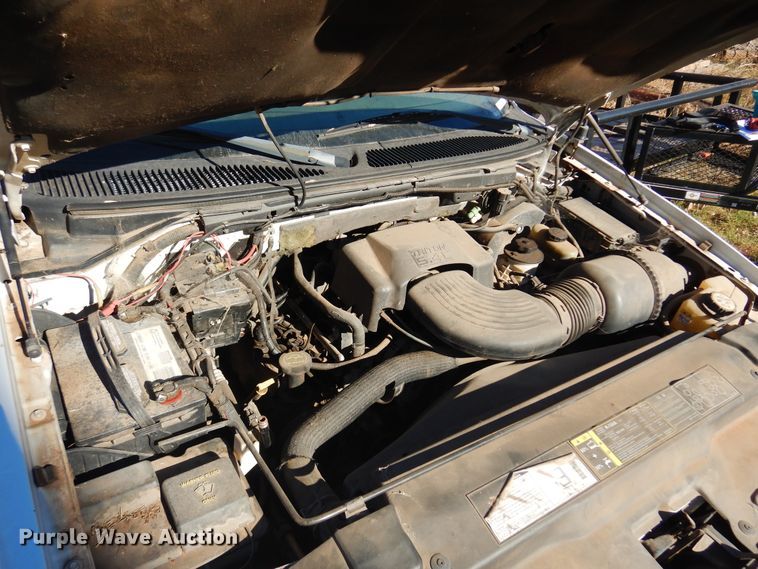 image for item JJ9817 2002 Ford F150  SuperCab pickup truck cab and chassis