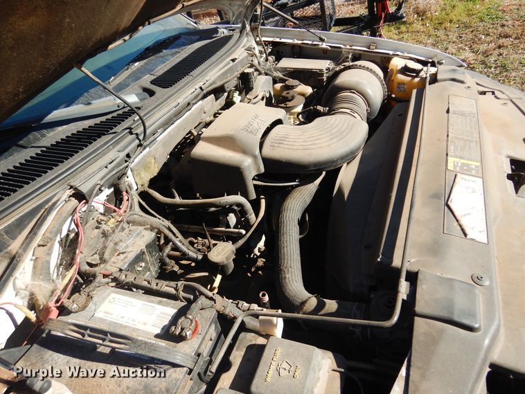 image for item JJ9817 2002 Ford F150  SuperCab pickup truck cab and chassis