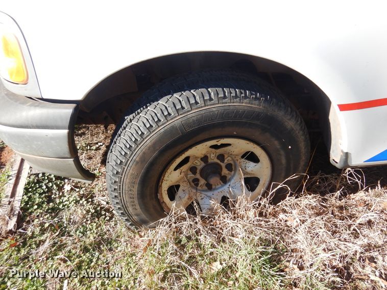 image for item JJ9817 2002 Ford F150  SuperCab pickup truck cab and chassis