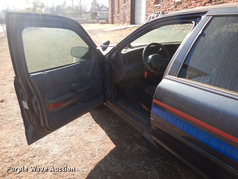 image for item JJ9818 1998 Ford Crown Victoria Police Interceptor