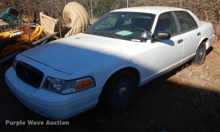 image for item JJ9819 2004 Ford Crown Victoria Police Interceptor