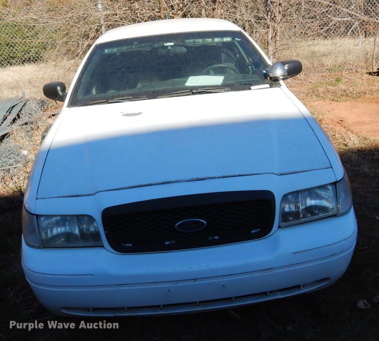 image for item JJ9819 2004 Ford Crown Victoria Police Interceptor