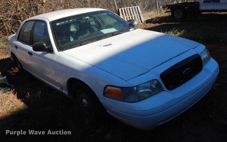 image for item JJ9819 2004 Ford Crown Victoria Police Interceptor