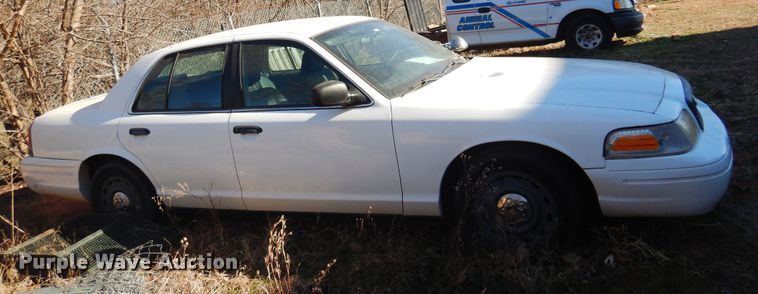 image for item JJ9819 2004 Ford Crown Victoria Police Interceptor