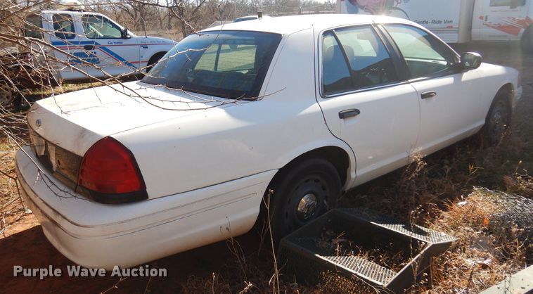 image for item JJ9819 2004 Ford Crown Victoria Police Interceptor