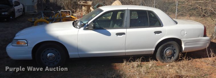 image for item JJ9819 2004 Ford Crown Victoria Police Interceptor