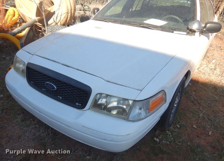 image for item JJ9819 2004 Ford Crown Victoria Police Interceptor